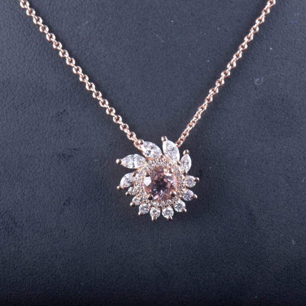 COLIER DE VIS CU MORGANIT  ROZ SI DIAMANTE